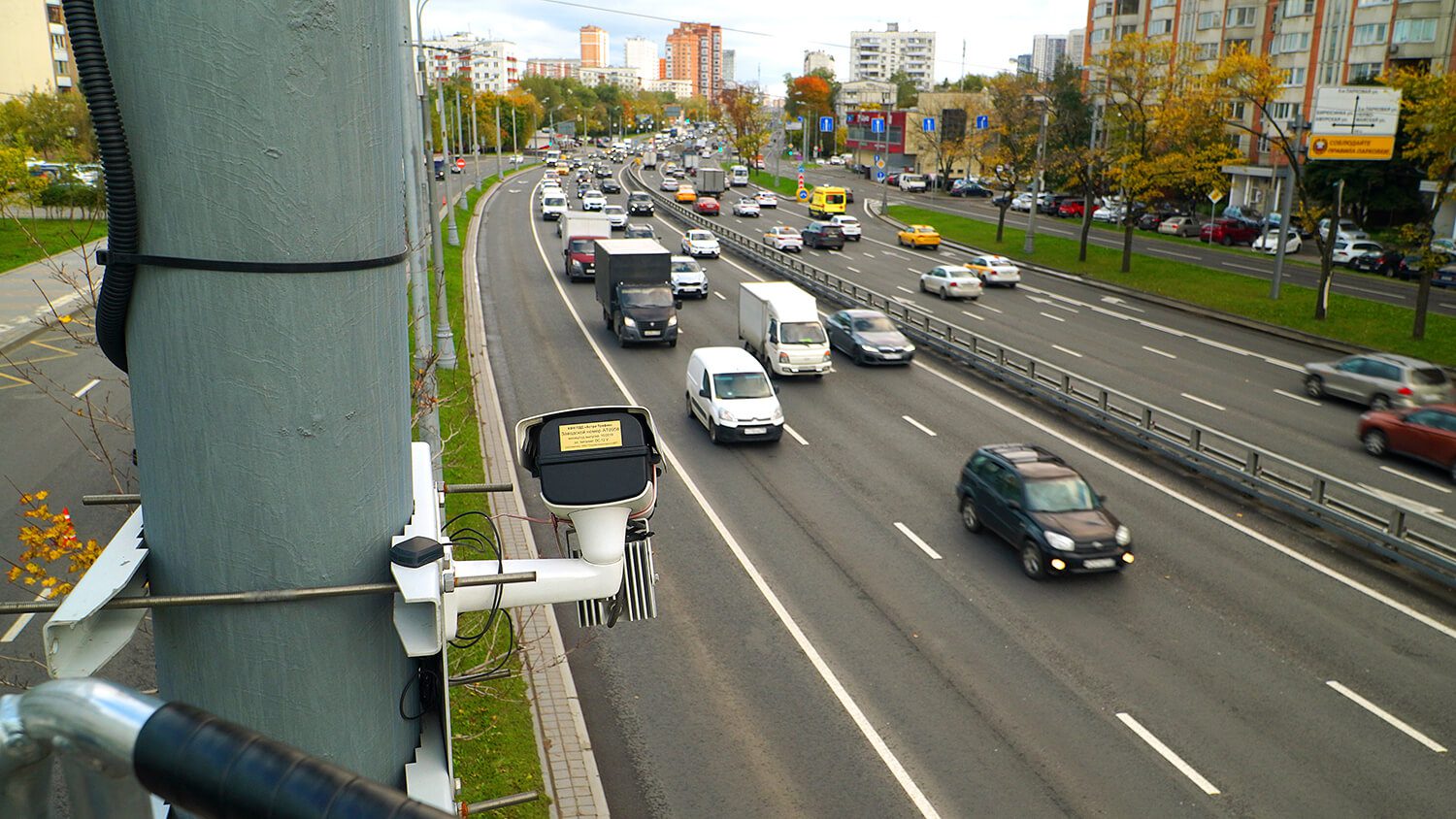 Камеры будут автоматически выявлять шумные автомобили и мотоциклы: штраф за «громкость» — 30 тысяч рублей