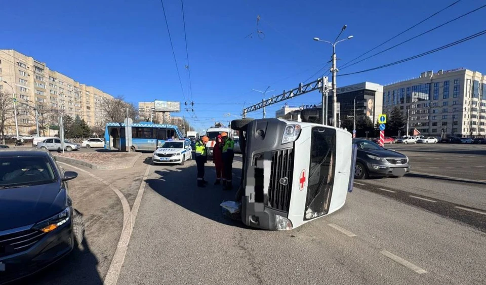 Маршрутка с 20 пассажирами попала в аварию со скорой помощью в Ставрополе0