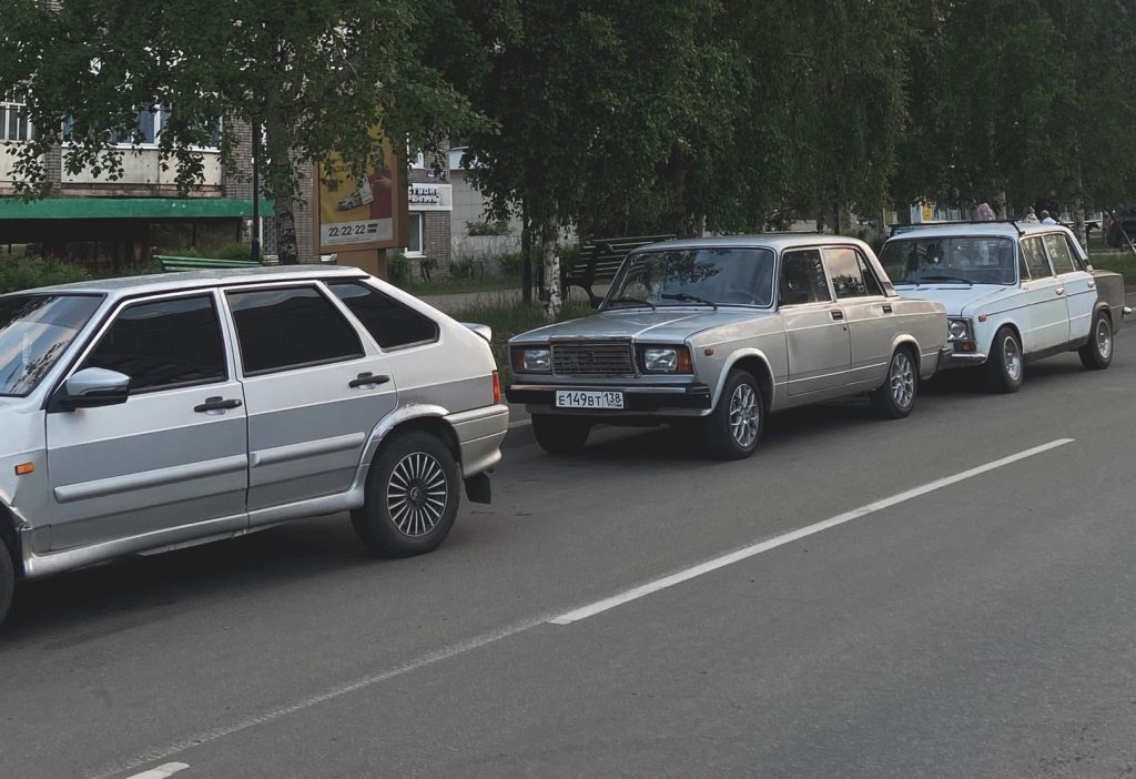 «На новое денег нет»: продажи подержанных машин установили новый рекорд. Что будет с ценами в 2025 году?