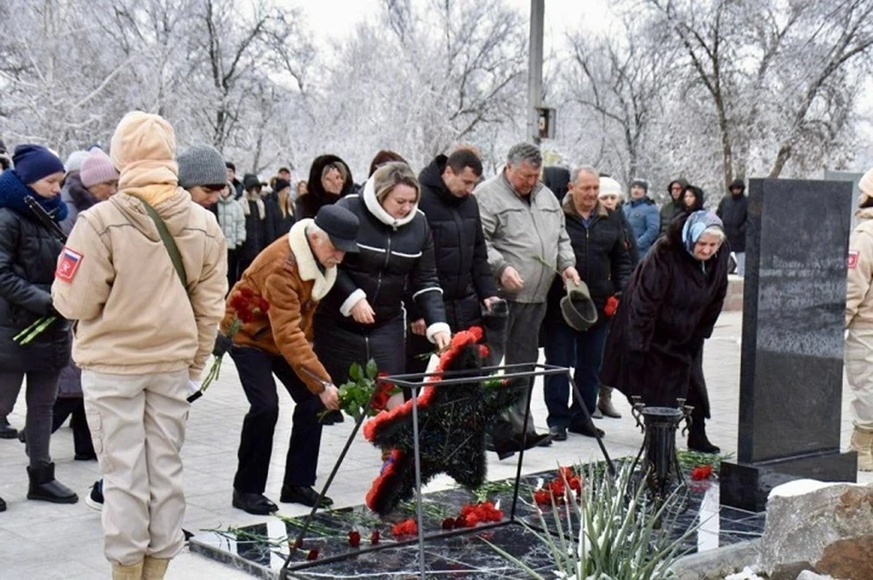 Памятную плиту бойцам спецоперации открыли в селе на Ставрополье0