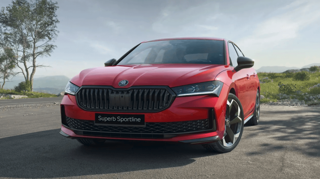 Первый обзор на новую Skoda Superb Sportline: практичный семейный «чех» со спортивными задатками