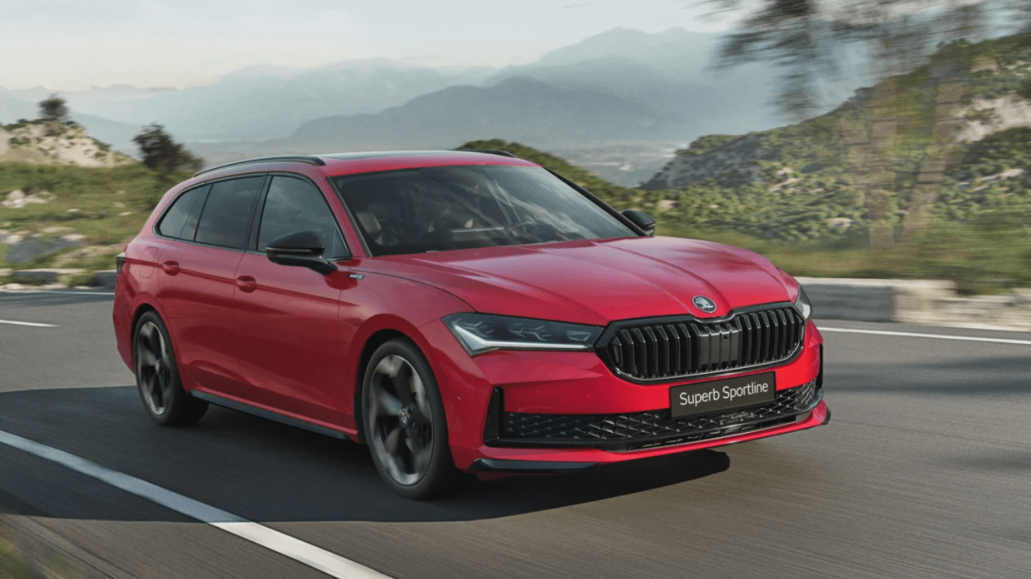 Первый обзор на новую Skoda Superb Sportline: практичный семейный «чех» со спортивными задатками