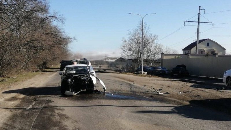 После ДТП с двумя легковушками в больницу Пятигорска попали два водителя