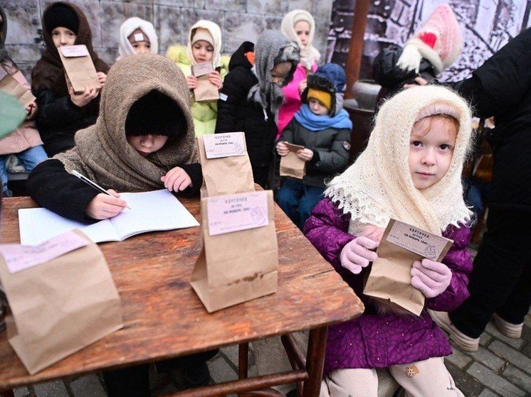 В Буденновске в память о мужестве ленинградцев в годы войны раздали «блокадный» хлеб