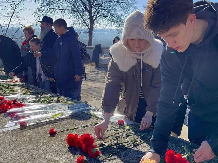 В Кисловодске раздали более двух тысяч кусков хлеба в память о снятии блокады Ленинграда