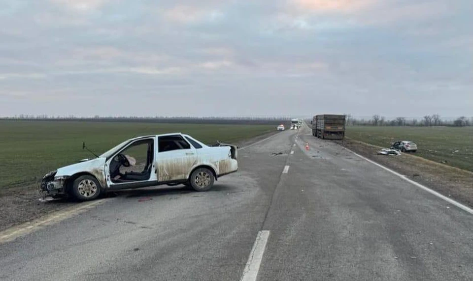 В массовом ДТП с грузовиком на Ставрополье погиб человек, еще пятеро пострадали0