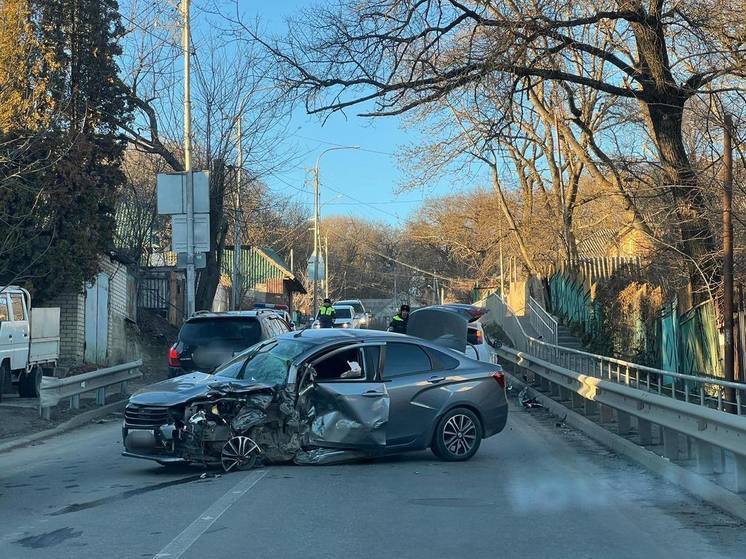 В Ставрополе начинающий водитель вылетел на «встречку», двое пострадавших