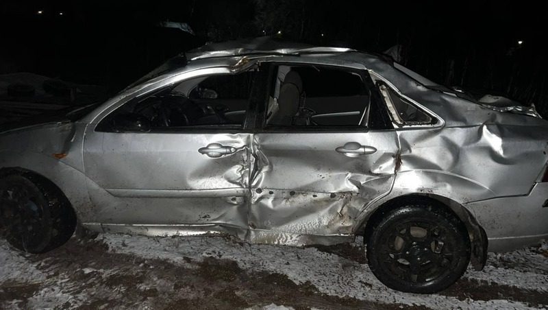 Водитель иномарки попал в ставропольскую больницу после столкновения с деревом