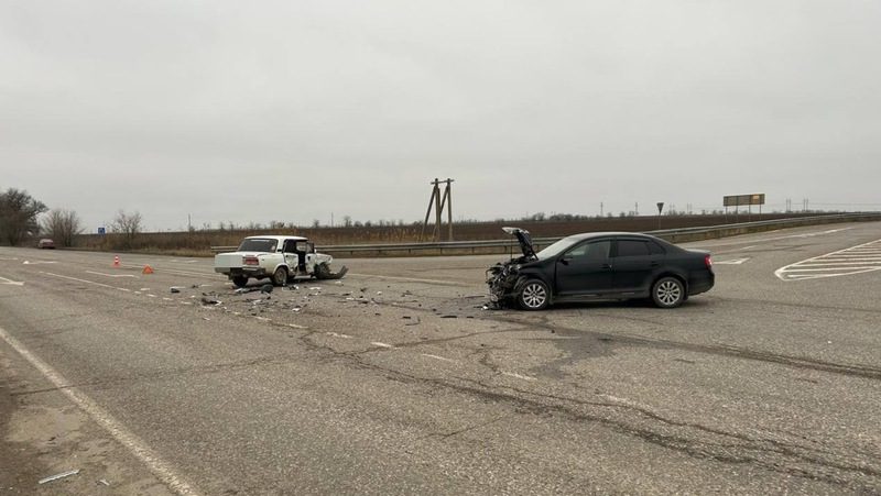 Водитель пострадал в аварии в Будённовском округе