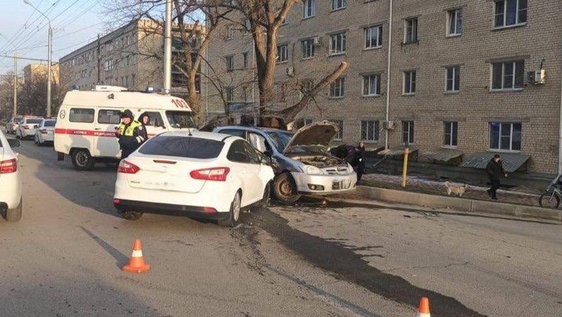 Два человека попали в больницу после аварии в Ставрополе