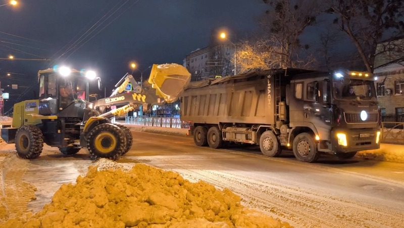 Мэрия Ставрополя поделилась кадрами ночной очистки города от снега