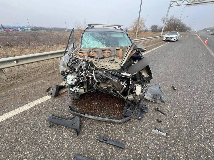 На подъезде к Ставрополю два человека пострадали в ДТП с большегрузом