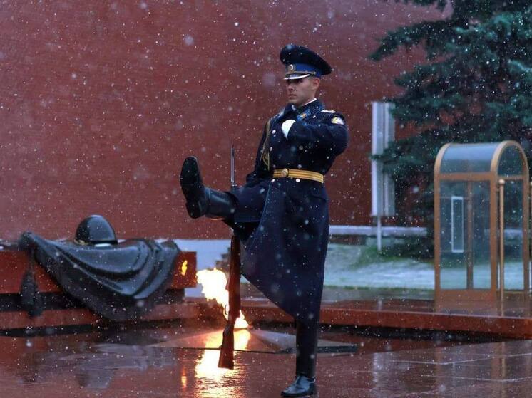 Невинномысские школьники встретились со служащим Президентского Полка