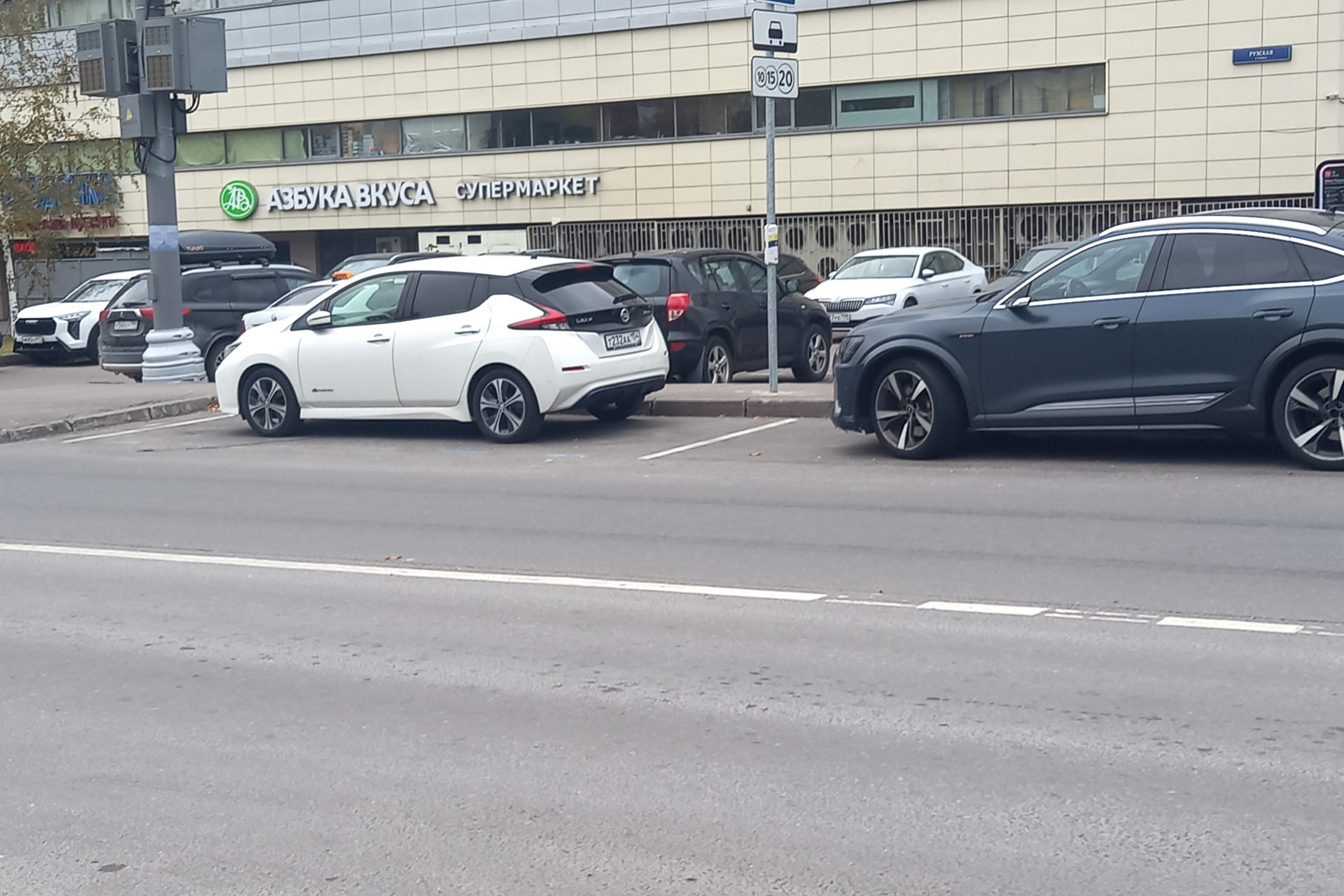 Nissan Leaf стал самым популярным электромобилем с пробегом: в России его берут чаще, чем Tesla и Zeekr