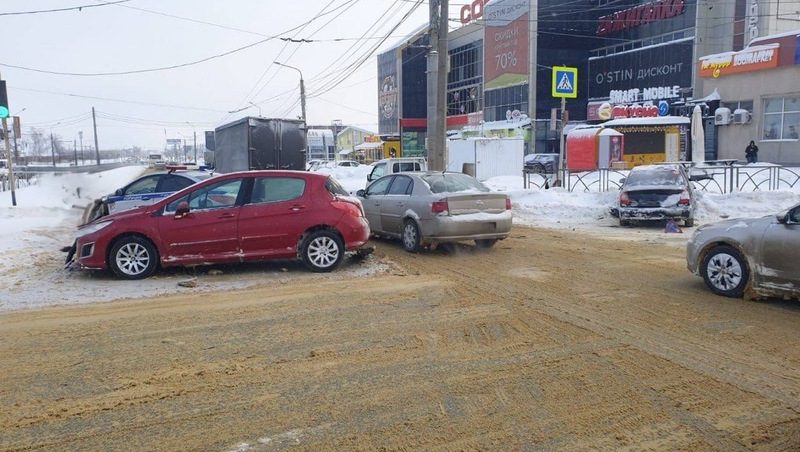 При столкновении двух иномарок в Ставрополе пострадали два человека