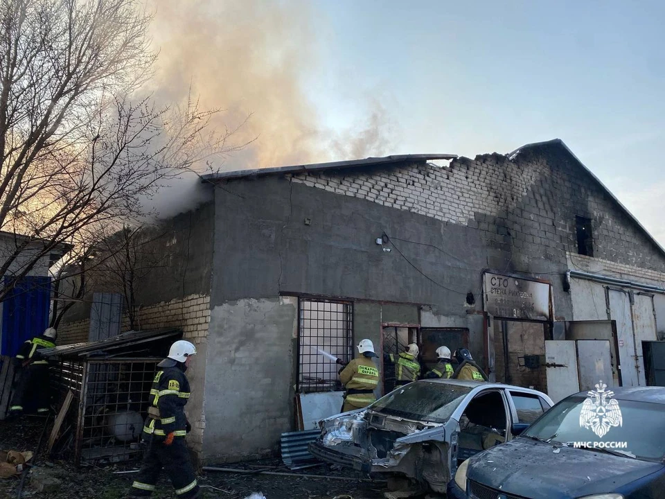 Складское помещение горит на улице Баумана в Невинномысске0