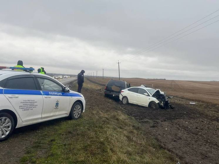 В Новоалександровске в лобовом столкновении погибли 2 человека, еще 4 пострадали