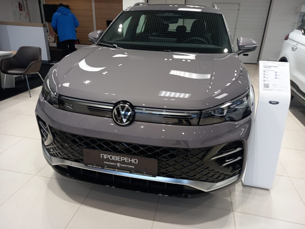 В России появился удлиненный VW Tiguan L Pro: сходил к дилеру и посмотрел новинку вживую