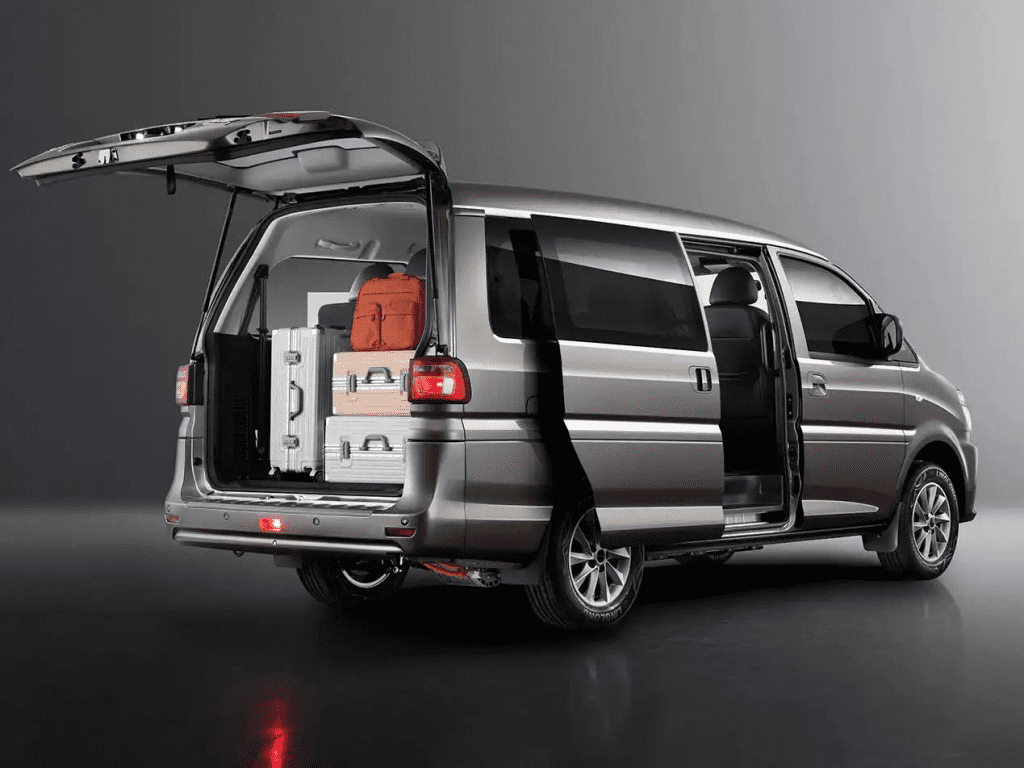 В России запустили продажи китайской копии Mitsubishi Delica: это электрический минивэн Evolute i-Van