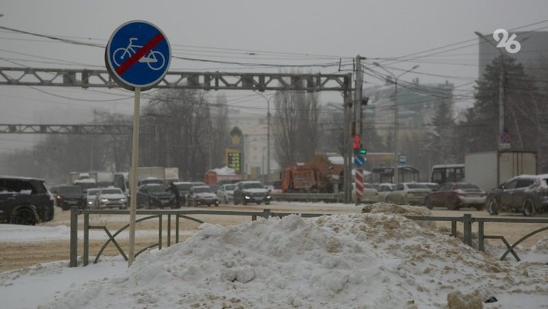 Весь автопарк коммунальной техники расчищает от снега улицы Ставрополя