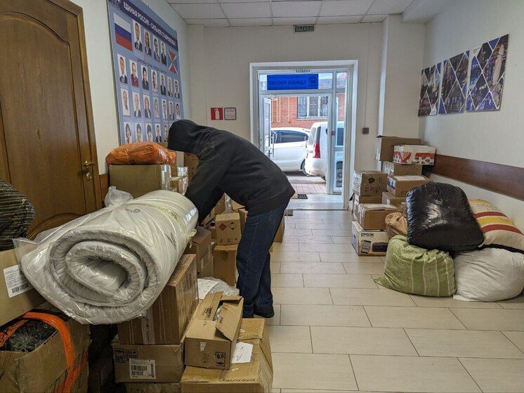 Из Ессентуков на передовую бойцам СВО отправили три машины с посылками от горожан