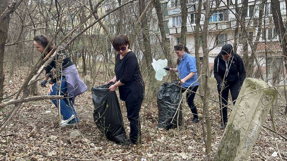 Кисловодчане убрали территории городских мемориалов  Ставрополь (Кавказ)1