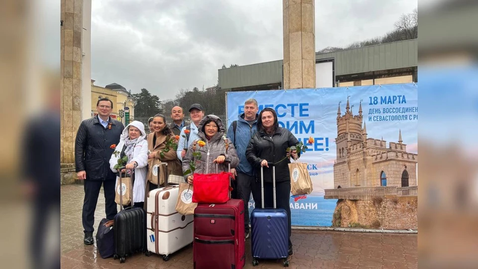 Крымчан встретили в Кисловодске казачьими песнями и кавказскими танцами0