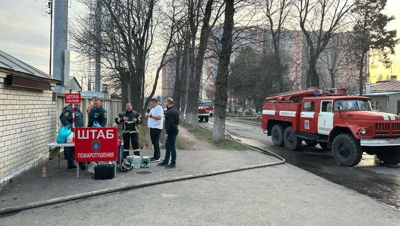 Неосторожное обращение со спичками привело к пожару в здании в Ессентуках