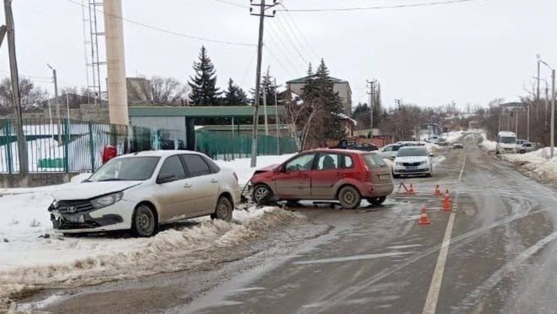 Пассажирка иномарки пострадала в аварии с легковушкой в Кочубеевском округе