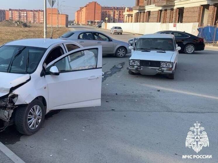 Пятеро детей пострадали при столкновении двух автомобилей в столице Осетии