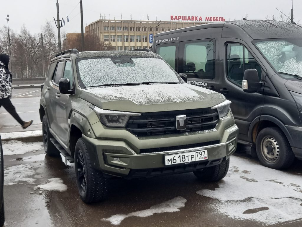 Россиянам отказыаются покупать китайские автомобили: продажи «китайцев» падают, а отечественных машин — растут