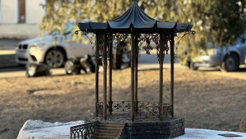 В Пятигорске установили композицию из копий местных достопримечательностей