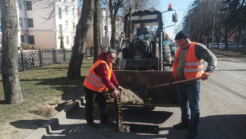 В Ставрополе начали уборку улиц и ремонт дорог