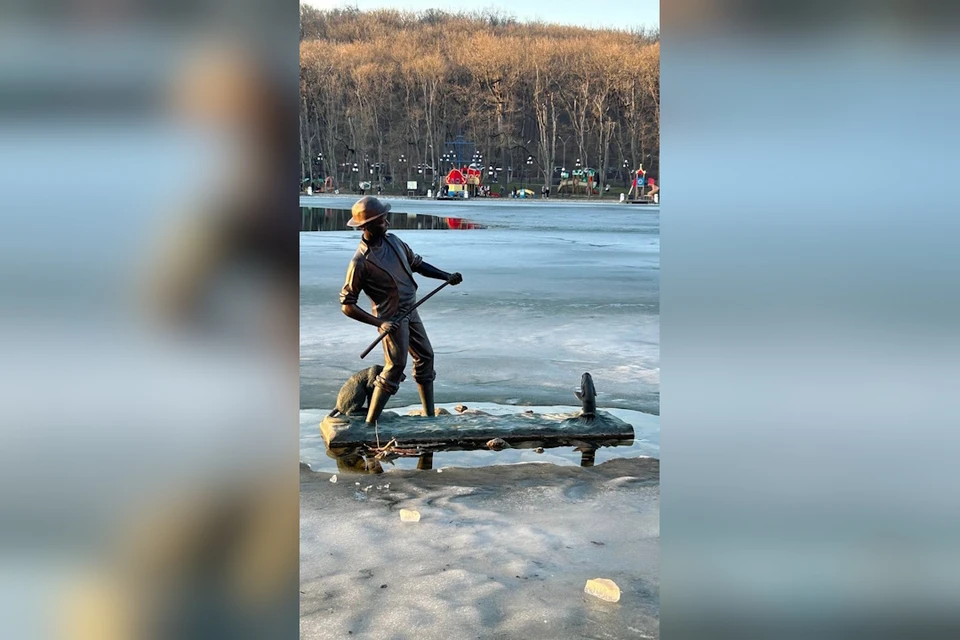 В Железноводске хотят демонтировать памятник рыбаку после очередной кражи удочки0