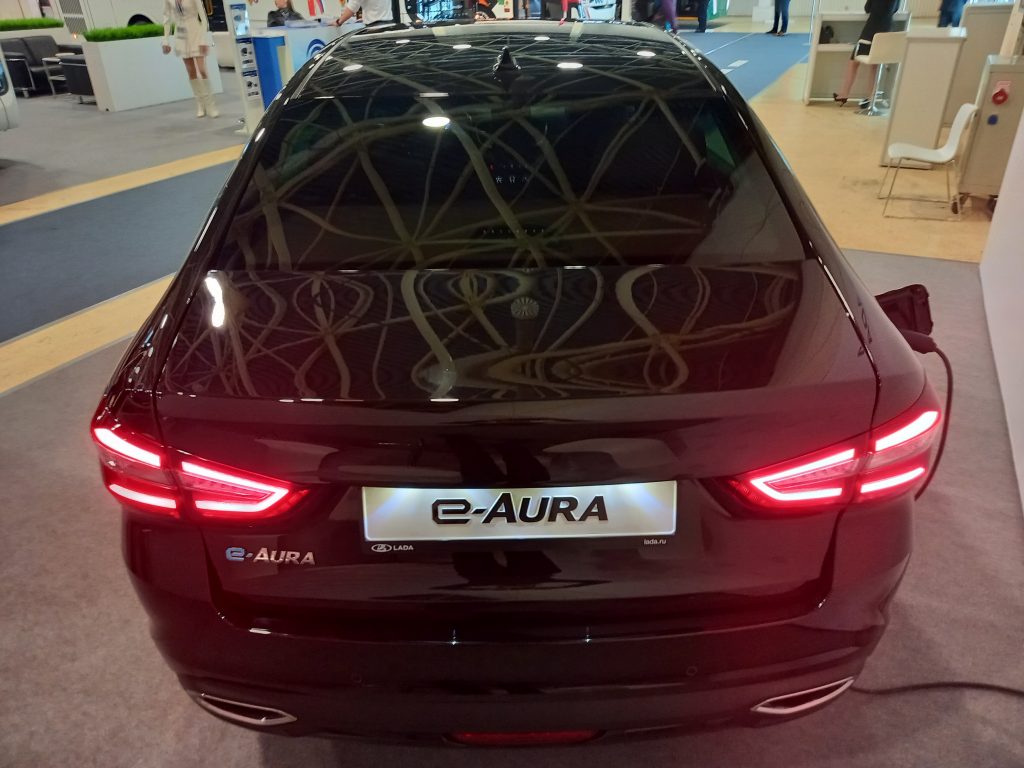 АВТОВАЗ показал электрическую «Лада Аура»: роскошный салон и привод от «Ларгуса». Обзор Lada e-Aura 2025 года