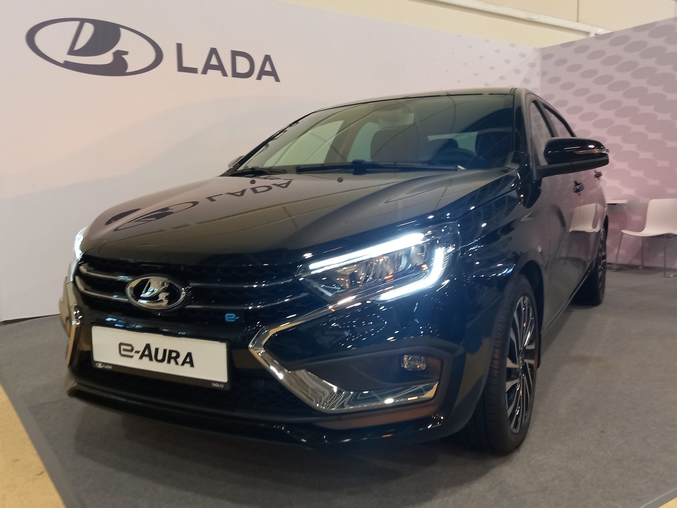 АВТОВАЗ показал электрическую «Лада Аура»: роскошный салон и привод от «Ларгуса». Обзор Lada e-Aura 2025 года