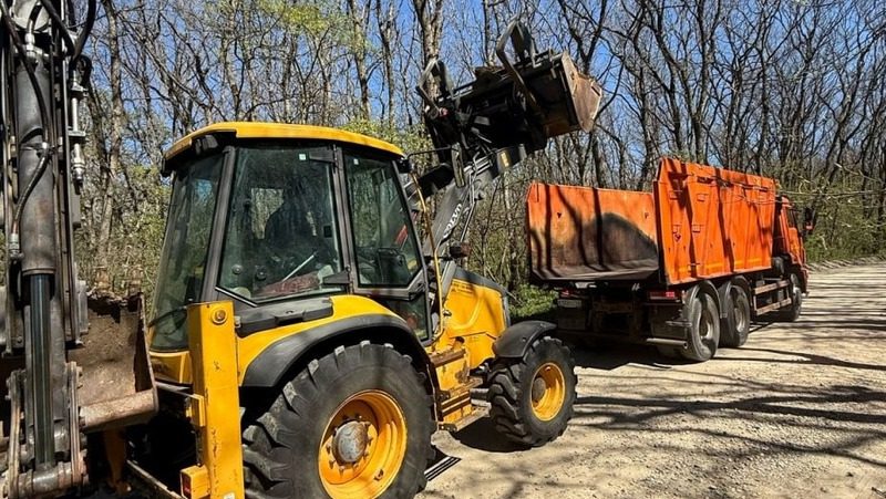 Около 150 чиновников и активистов очистили от мусора Русский лес в Ставрополе