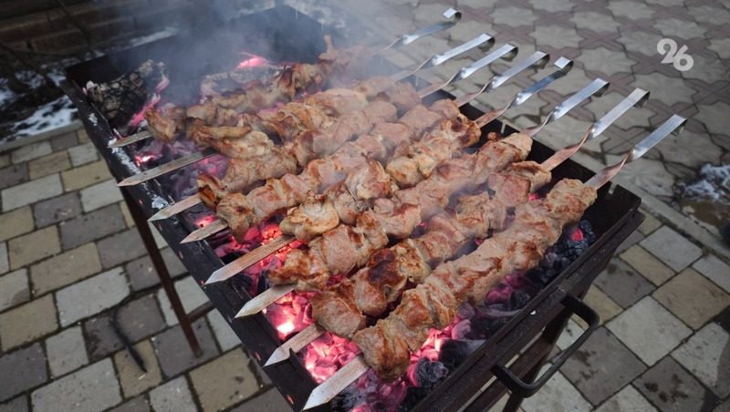 Повар Емельяненко рассказал россиянам, какое мясо лучше выбрать для шашлыков