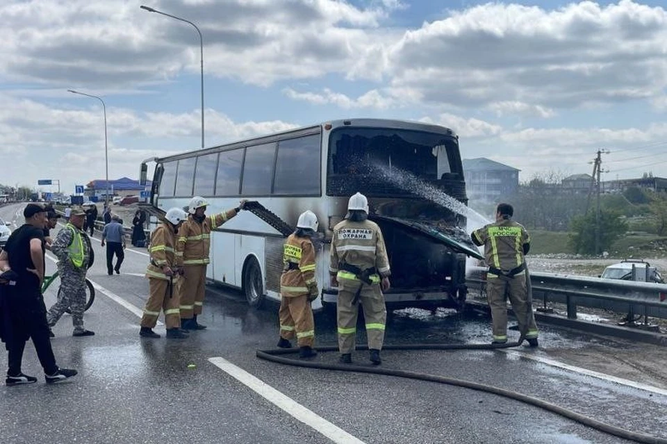 В Кабардино-Балкарии загорелся рейсовый автобус с 13 пассажирами0