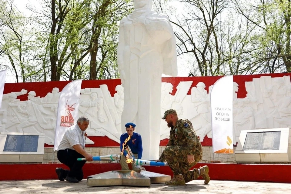 В поселке Коммаяк Ставропольского края зажжен Вечный огонь0