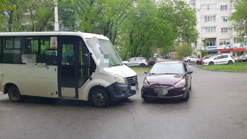 11-летняя девочка пострадала при столкновении маршрутки и легковушки в Ставрополе