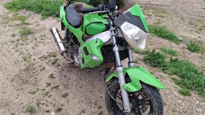 15-летняя мотоциклистка пострадала в аварии в Грачёвском округе