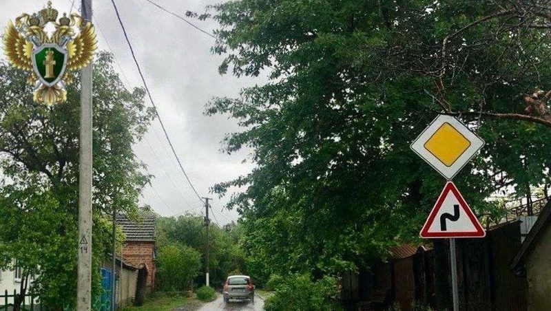 27 дорожных знаков установили в Светлограде по требованию прокуратуры