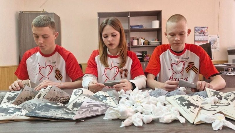60 маскировочных сетей и 400 окопных свечей отправил колледж Ставрополья на СВО