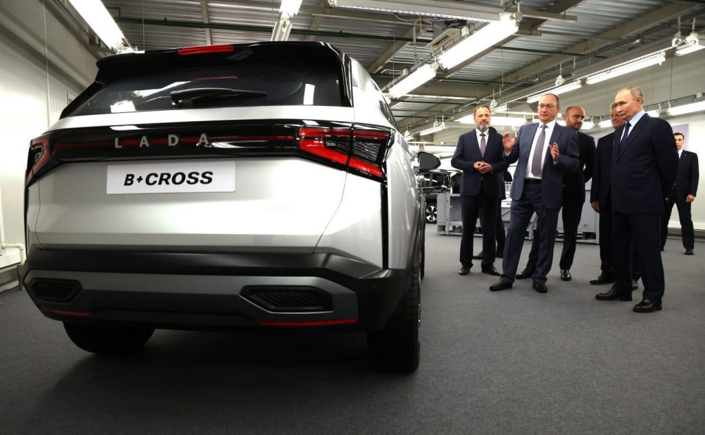 АВТОВАЗ готовит кроссовер на базе «Весты»: он заменит Lada X-Ray. Новые подробности