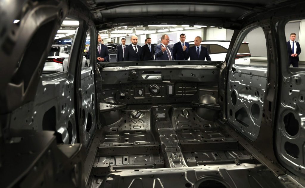 АВТОВАЗ готовит кроссовер на базе «Весты»: он заменит Lada X-Ray. Новые подробности