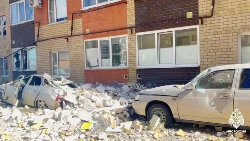 Более 50 машин оказались повреждены в результате взрыва газа в Ставрополе