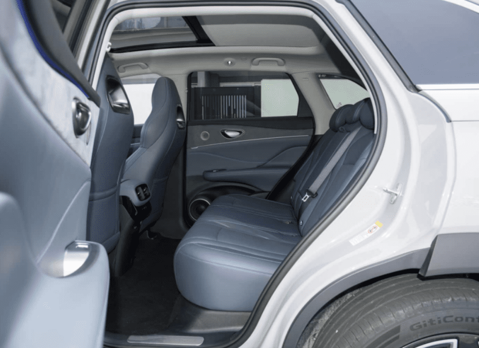 BYD представил конкурента Lixiang: гибридный кроссовер Sealion 07 DM-i с запасом хода 1320 км