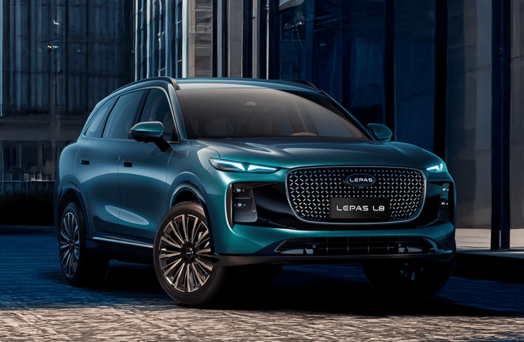 Chery раскрыл подробности о первой модели бренда Lepas: большой флагманский кроссовер L8 получит три силовых установки на выбор