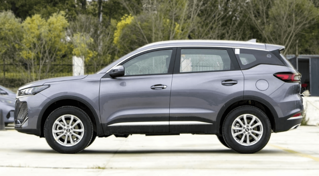 Chery Tiggo 7 получил бюджетную версию с «механикой»: он стоит как базовая Lada Granta!